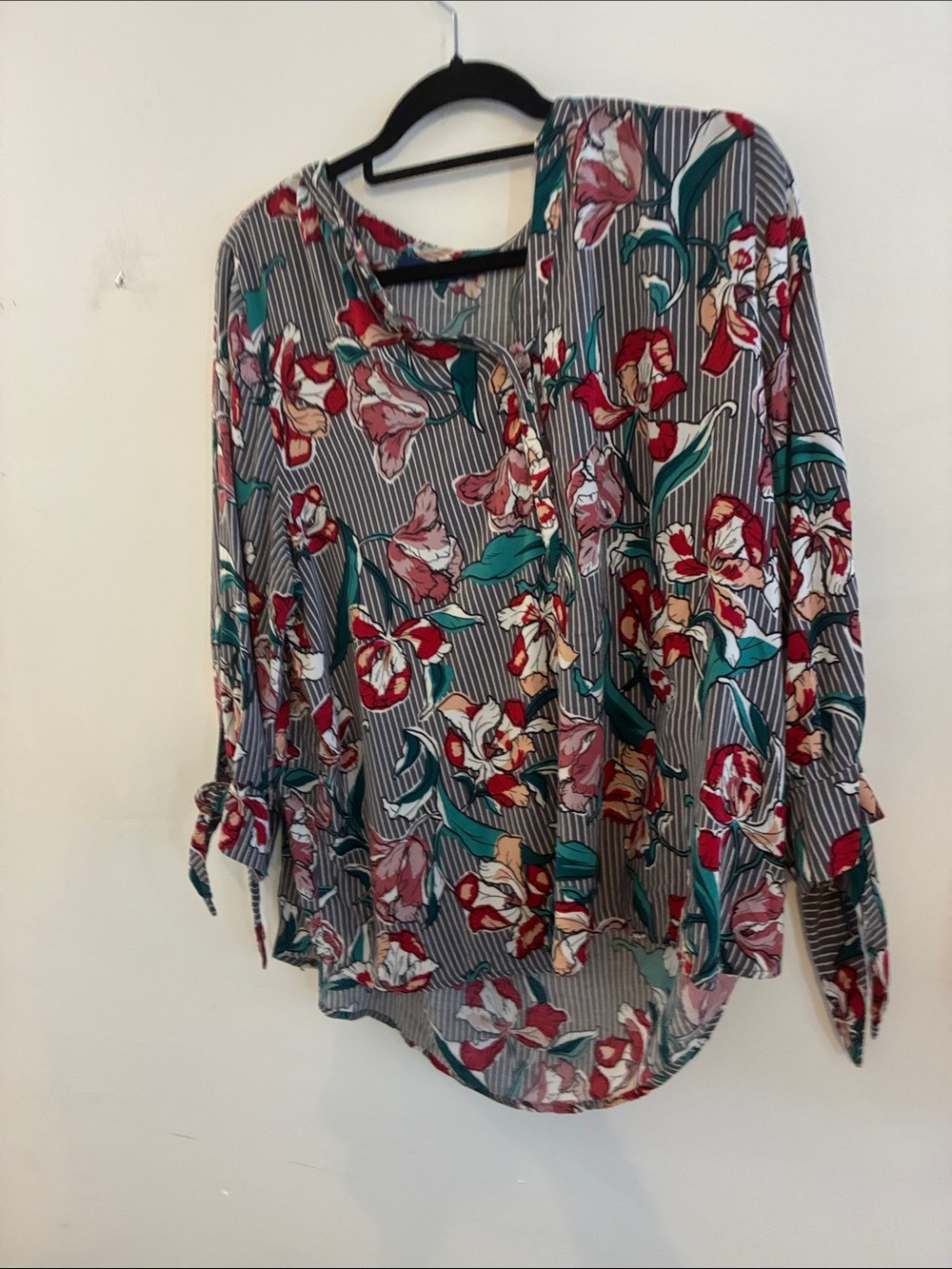 Striped Floral Button-Front Blouse Gray, Teal, Red 3/4 Tie Sleeve Worn 1x L